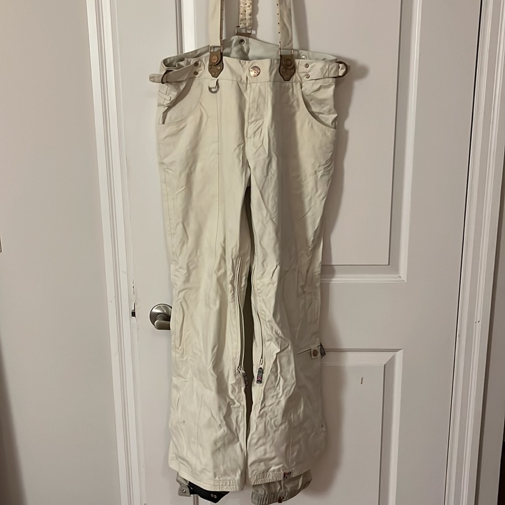 Roxy snow pants, beige. Size medium. Comes with suspenders.